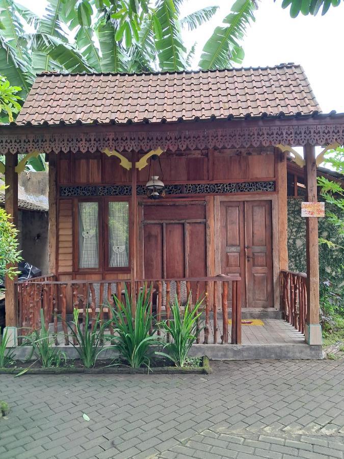 Diana'S Homestay Banyuwangi  Exterior photo