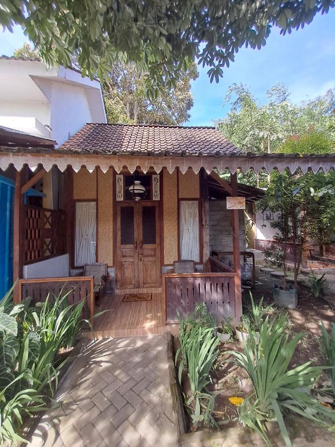 Diana'S Homestay Banyuwangi  Exterior photo