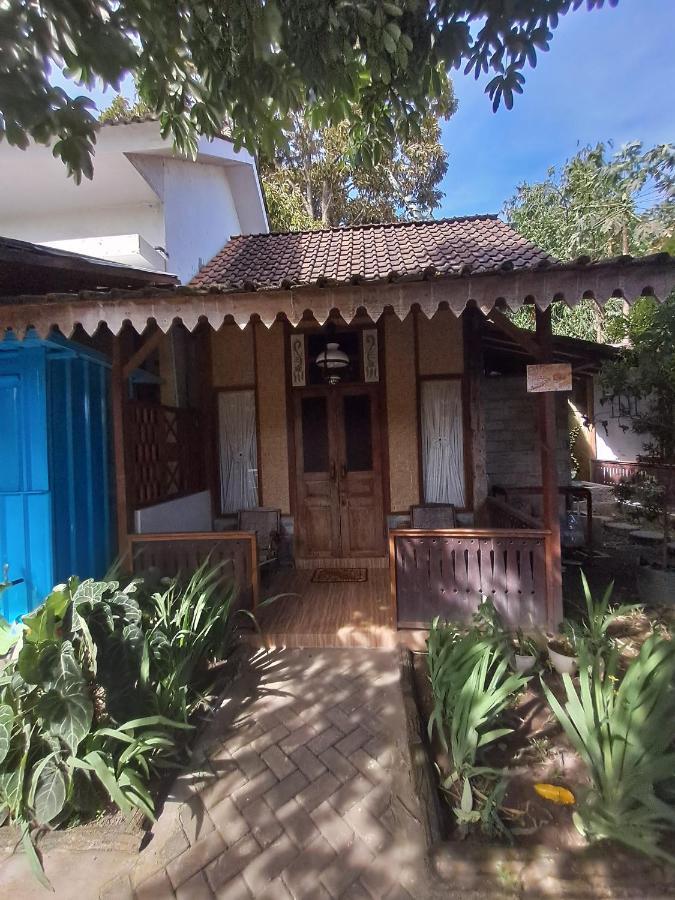 Diana'S Homestay Banyuwangi  Exterior photo
